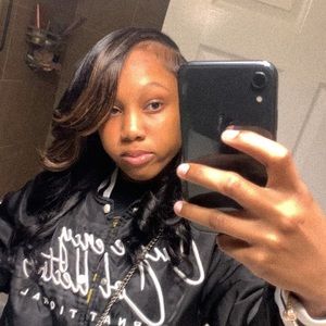 Meet your Posher, Kayla